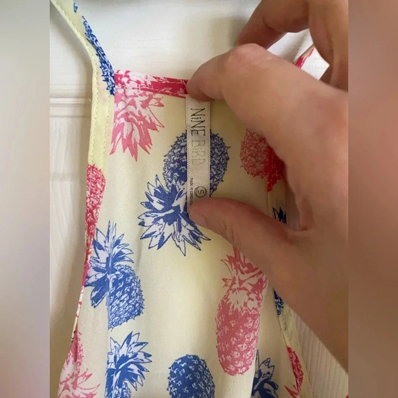 Pineapple tank top size small - Picture 5 of 8